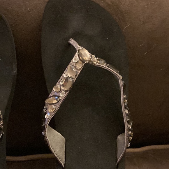 Black flip flops with silver studded straps - Picture 6 of 6